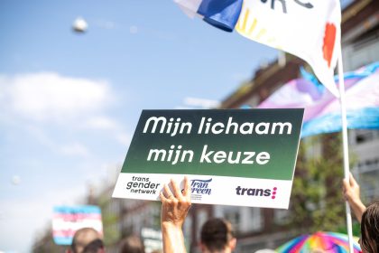 Illustratie wachtlijsten transgenderzorg FOTO Transgender Netwerk - trans-pride-walk4